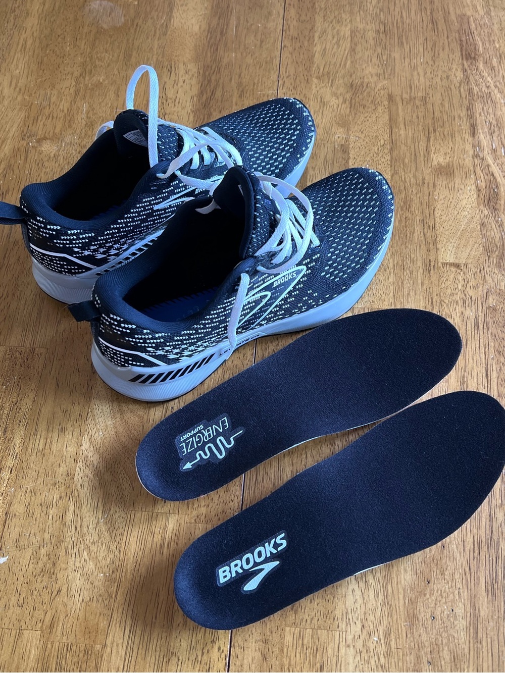 Almost NEW, Brooks Levitate GTS walking running shoes. 8 1/2 8.5 medium B - Picture 3 of 11